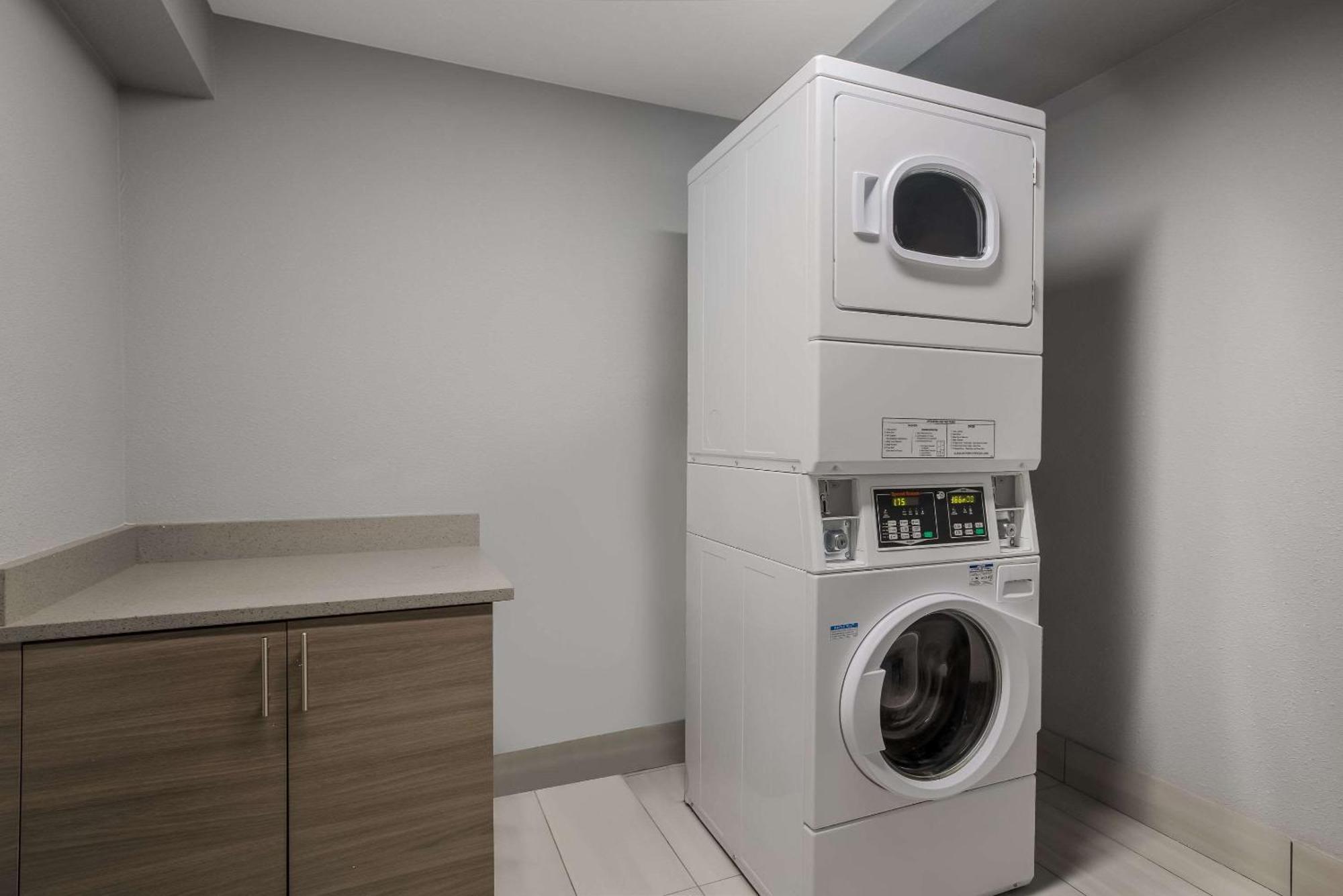 28 Airport, Ascend Collection 3* Boise