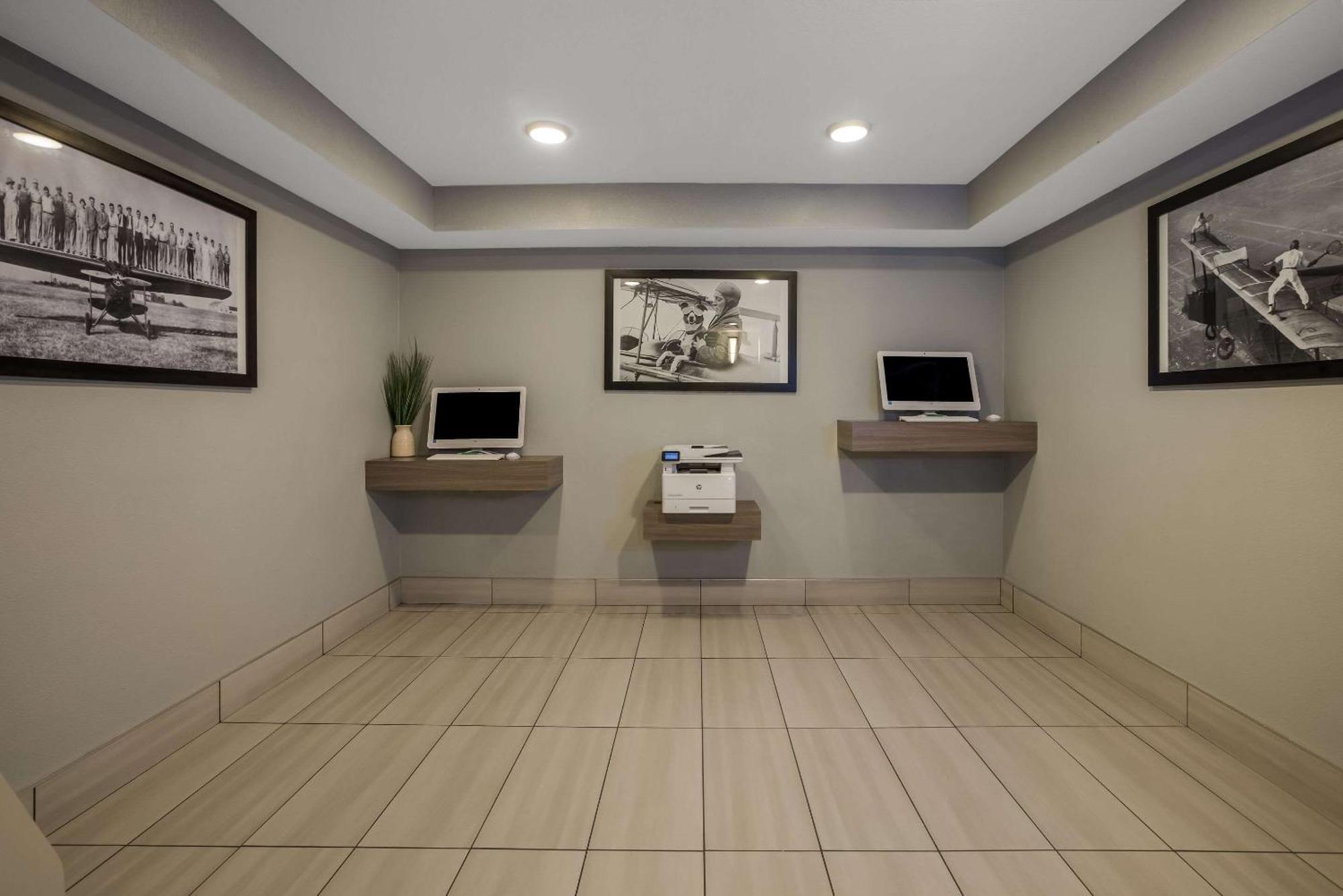 28 Airport, Ascend Collection