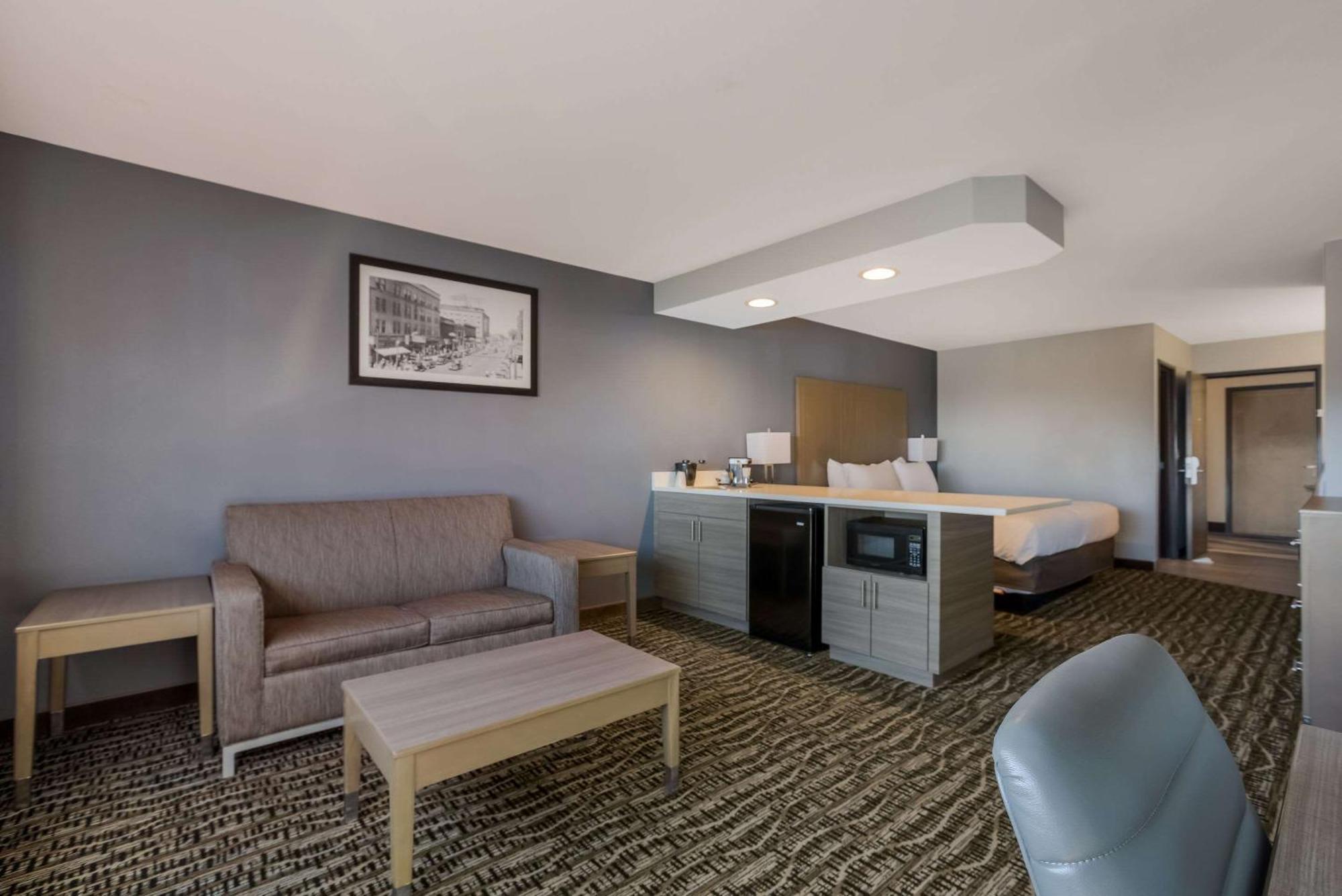 Hotel 28 Airport, Ascend Collection