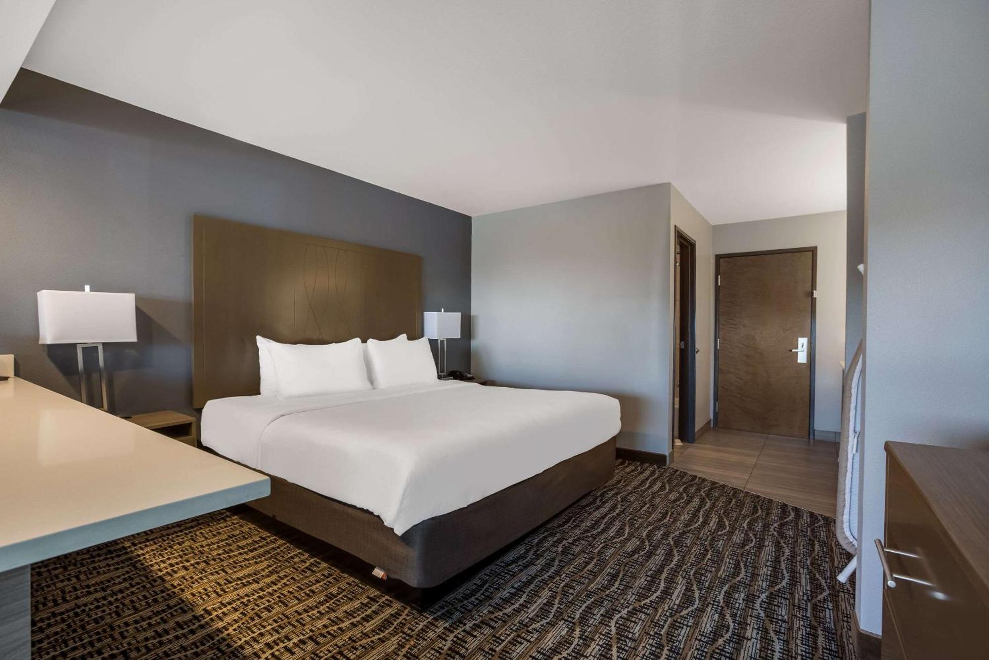 28 Airport, Ascend Collection Boise